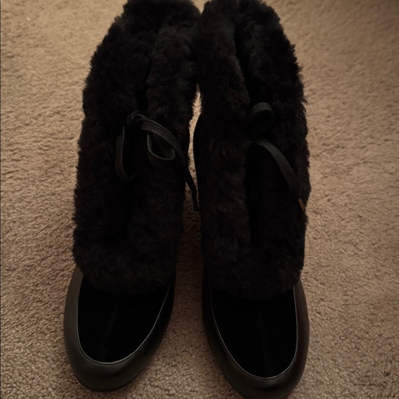 American Duchess NEVER WORN Alpen Chic Black Fur-Trimmed Heeled Boots. - Picture 6 of 9